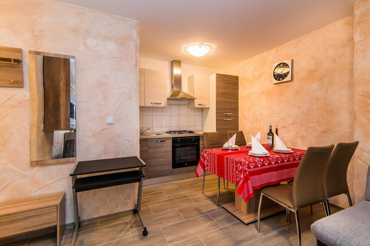 Apartment Stela โปเรช ภายนอก รูปภาพ