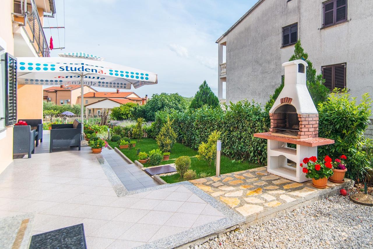 Apartment Stela โปเรช ภายนอก รูปภาพ