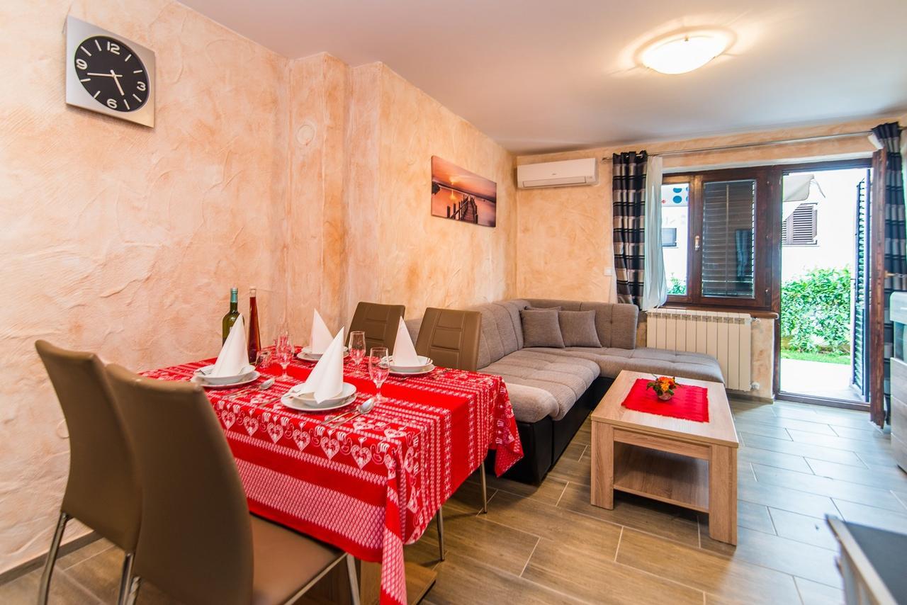 Apartment Stela โปเรช ภายนอก รูปภาพ