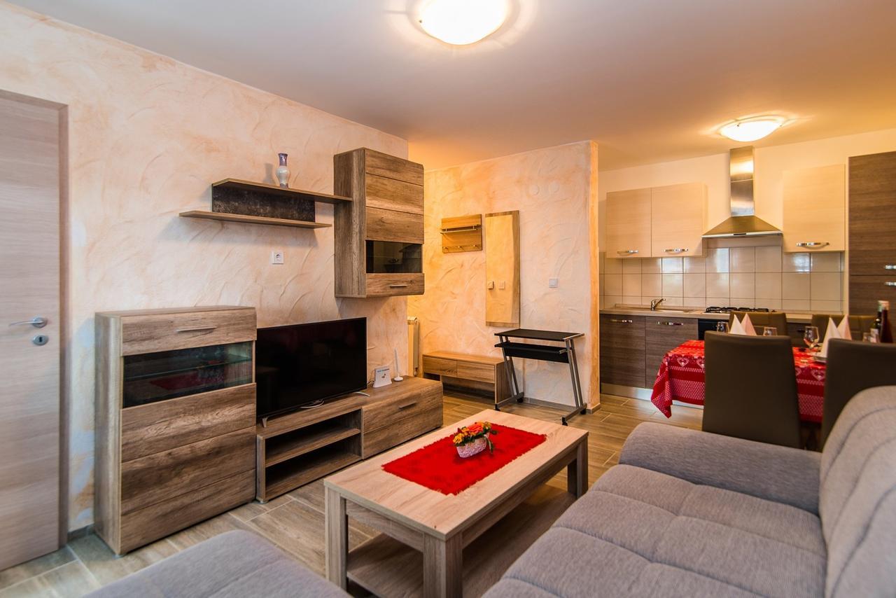 Apartment Stela โปเรช ภายนอก รูปภาพ