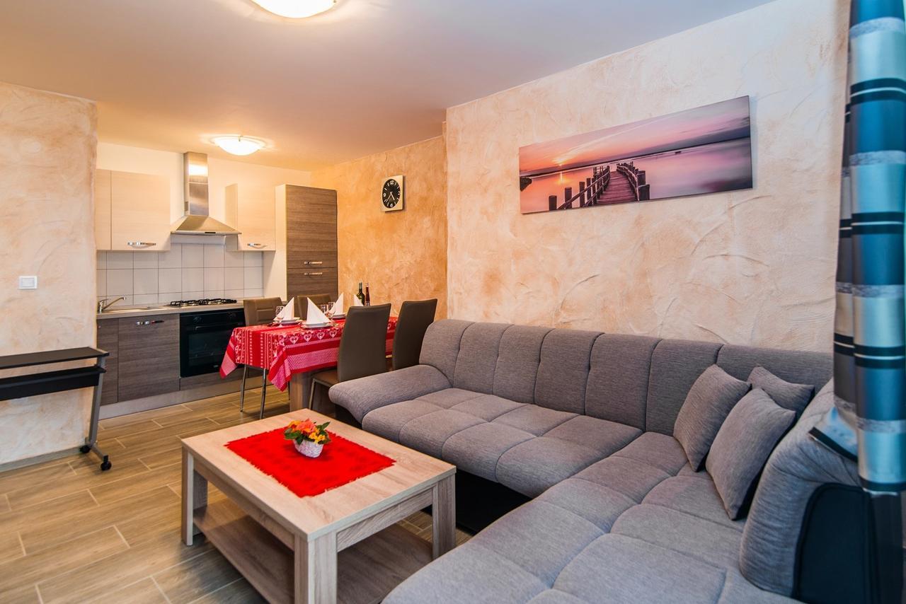 Apartment Stela โปเรช ภายนอก รูปภาพ