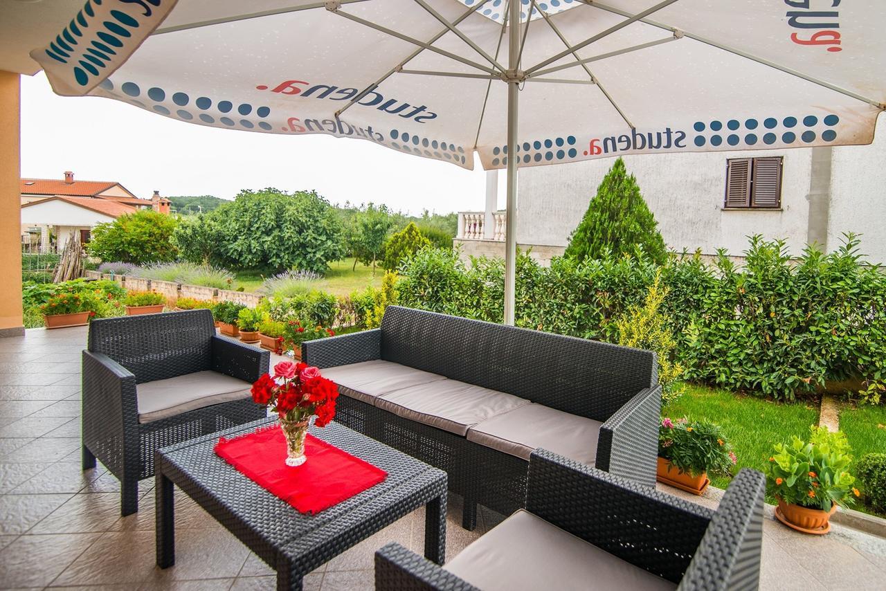 Apartment Stela โปเรช ภายนอก รูปภาพ
